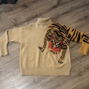 Unique dragon sweater ❤️